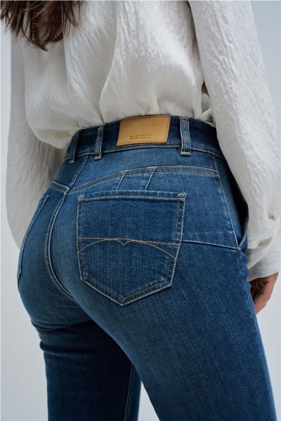 Vaquero Salsa destiny push up bootcut