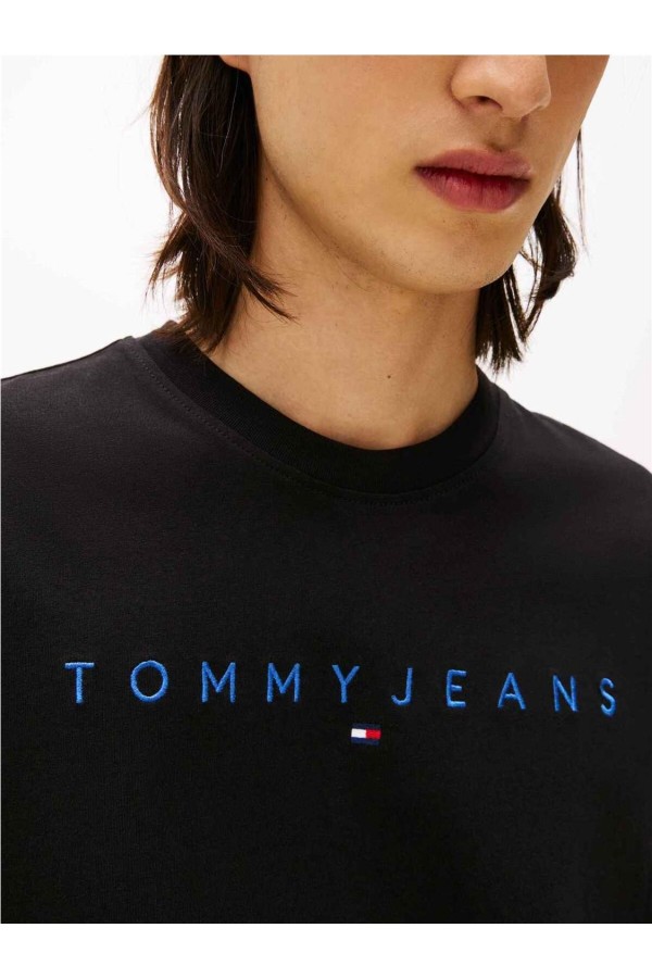 Camiseta Tommy Jeans con logo lineal...