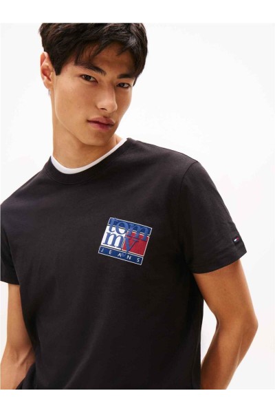 Camiseta Tommy Jeans de cuello redondo con logo bordado