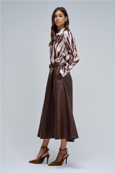 Falda Salsa midi efecto piel con cinturón