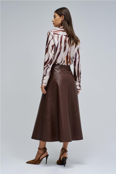 Falda Salsa midi efecto piel con cinturón