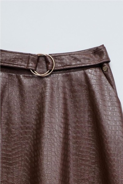 Falda Salsa midi efecto piel con cinturón