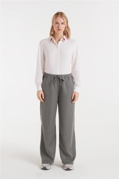 Camisa Compañía Fantástica bordado de fresas