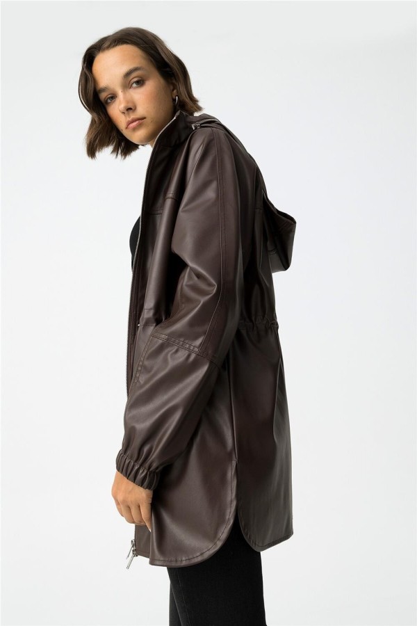 Chaqueta Tiffosi efecto piel con capucha