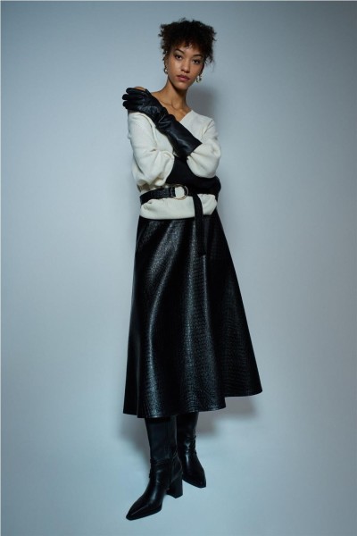 Falda Salsa midi efecto piel con cinturón