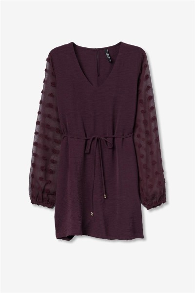 Vestido Tiffosi Paula texturizado con manga bordada