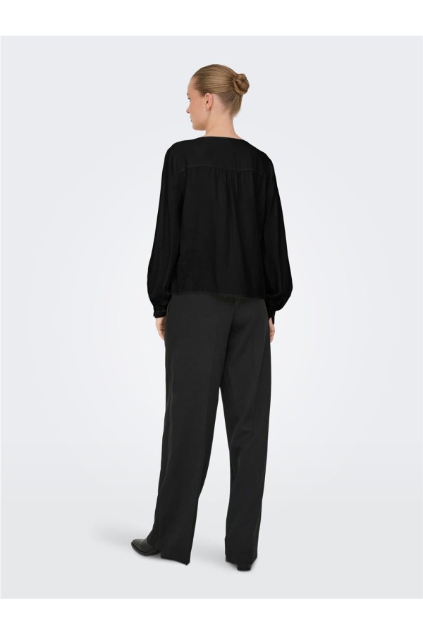 Blusa JDY cora escote pico 2