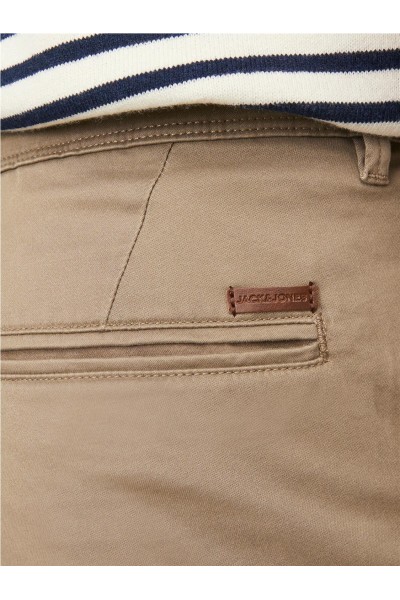 Pantalón Jack & Jones chino de corte slim