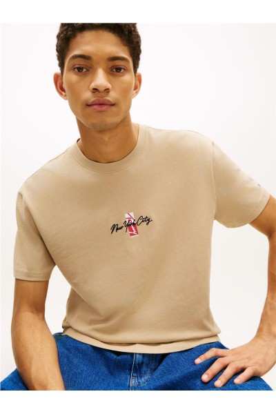 Camiseta Tommy Jeans con logo en la espalda