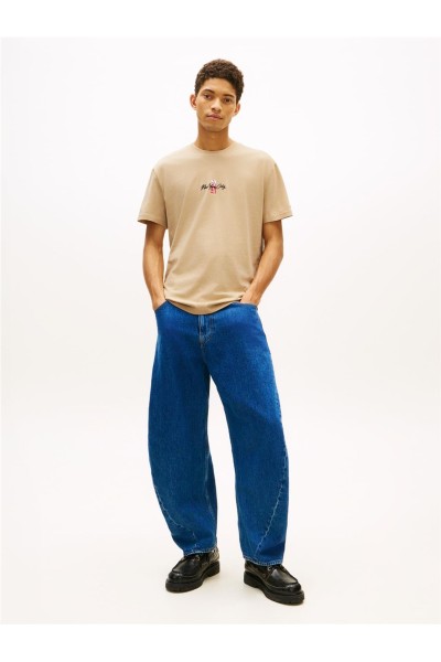 Camiseta Tommy Jeans con logo en la espalda