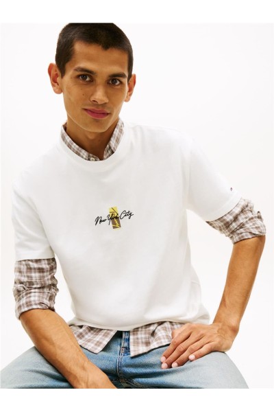 Camiseta Tommy Jeans con logo en la espalda