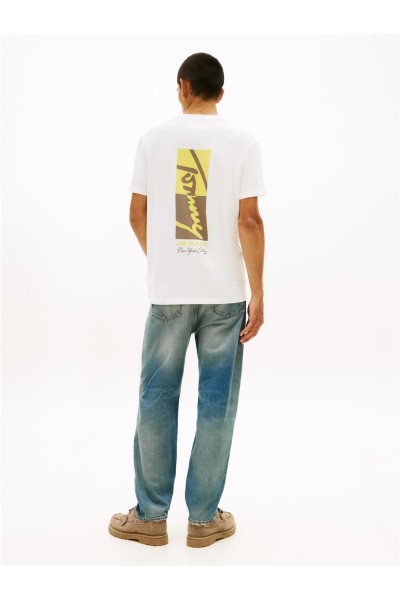 Camiseta Tommy Jeans con logo en la espalda