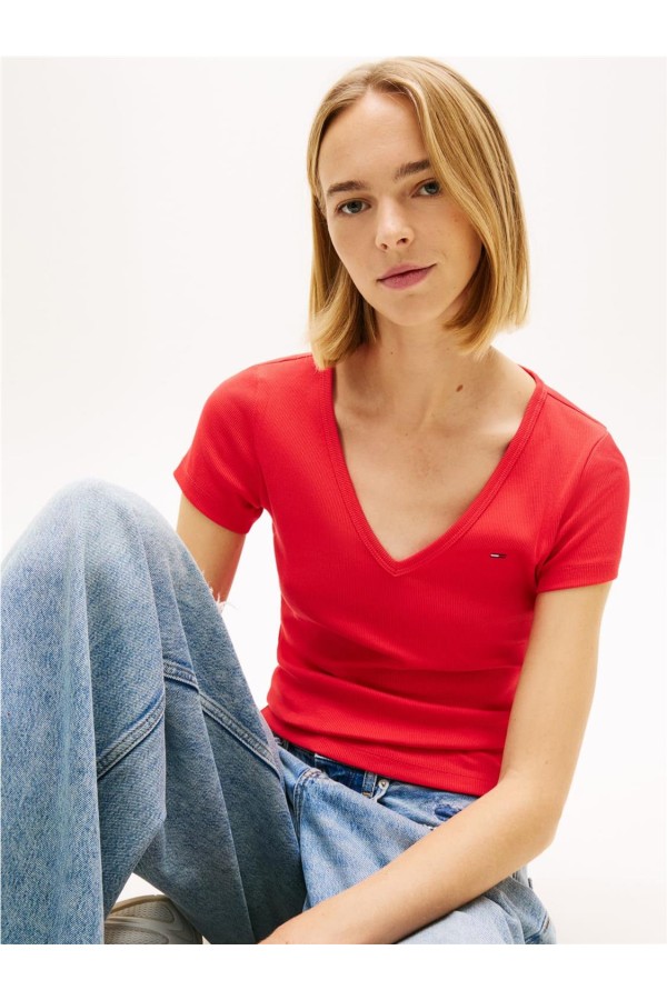 Camiseta Tommy Jeans Essential con cuello de pico 2