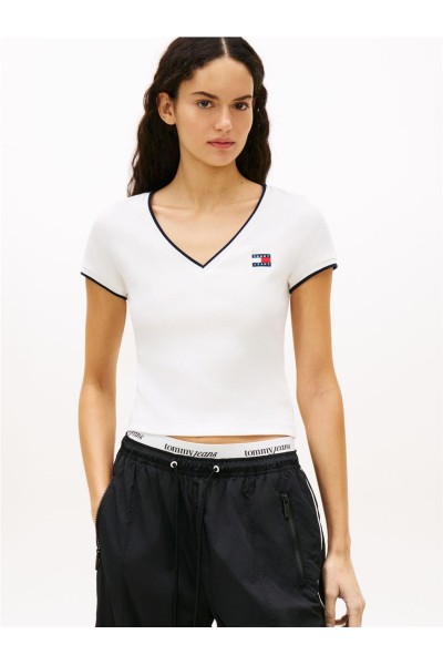 Camiseta Tommy Jeans badge de cuello pico acanalada