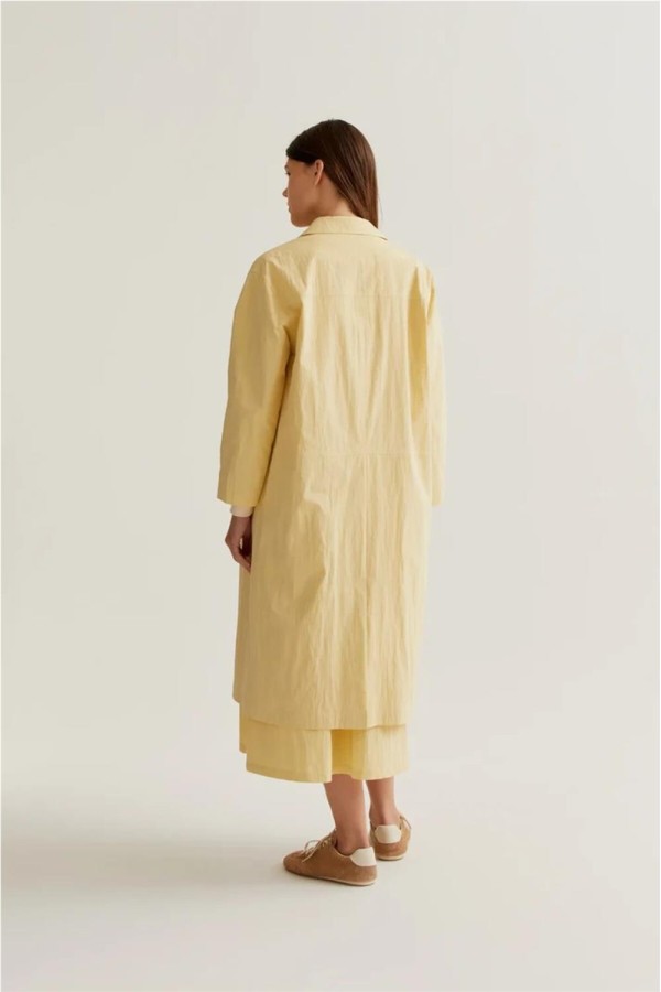 Gabardina Compañía Fantástica amarillo claro 2