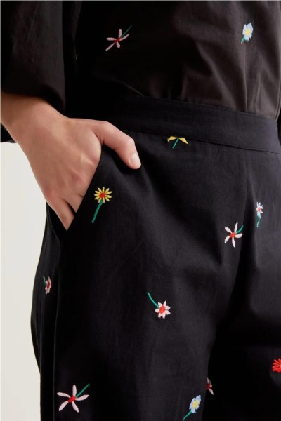 Pantalón Compañía Fantástica con estampado Black Gardener