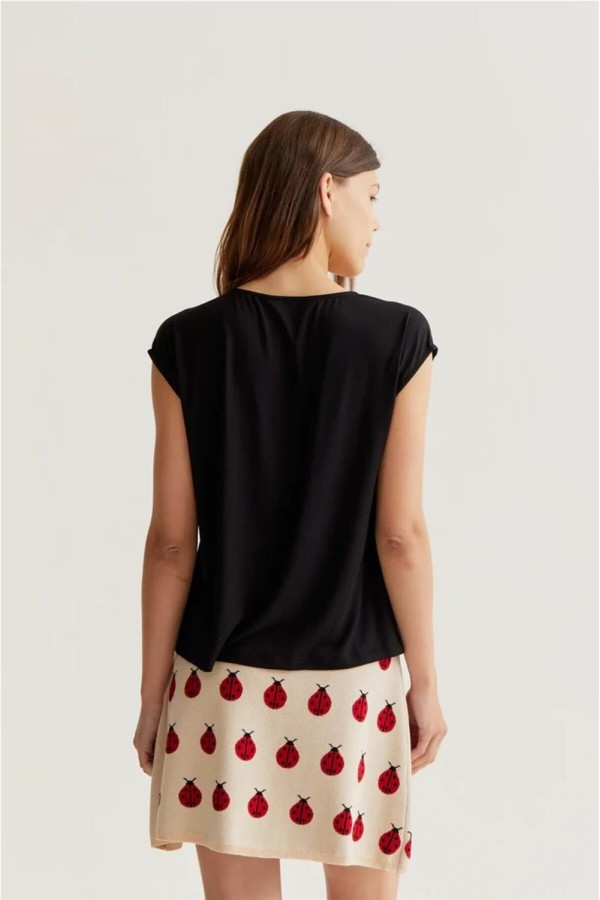 Camiseta Compañía Fantástica negra manga sisa 2