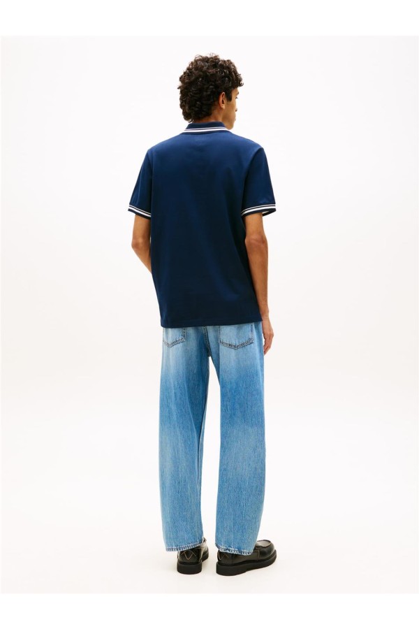 Polo Tommy Jeans de corte regular...