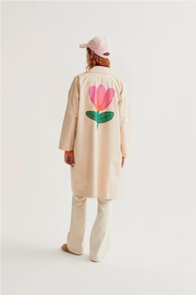 Gabardina Compañía Fantástica con print de Tulipán