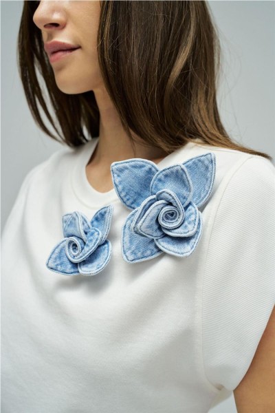 Camiseta Salsa con aplique floral en denim