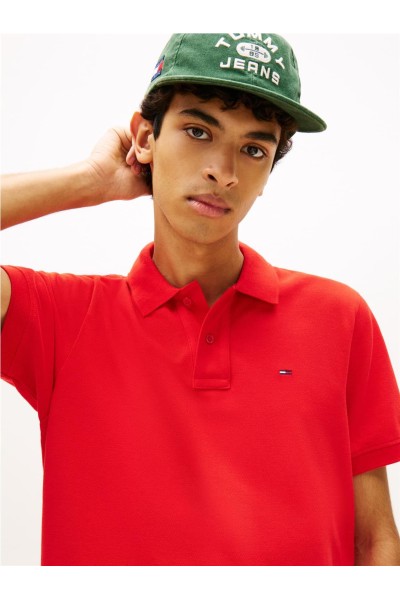 Polo Tommy Jeans con logo bordados