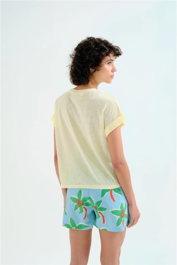 Camiseta Compañía Fantástica básica amarillo 2