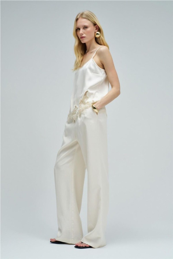 Top Salsa satinado con encaje