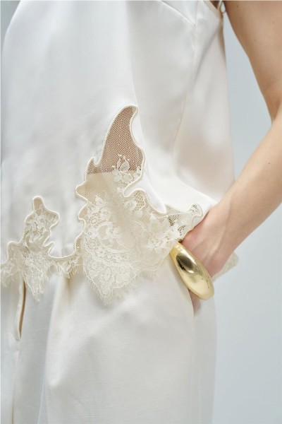 Top Salsa satinado con encaje