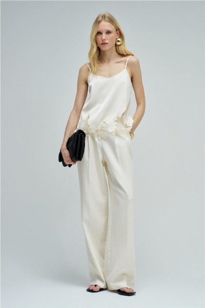 Top Salsa satinado con encaje