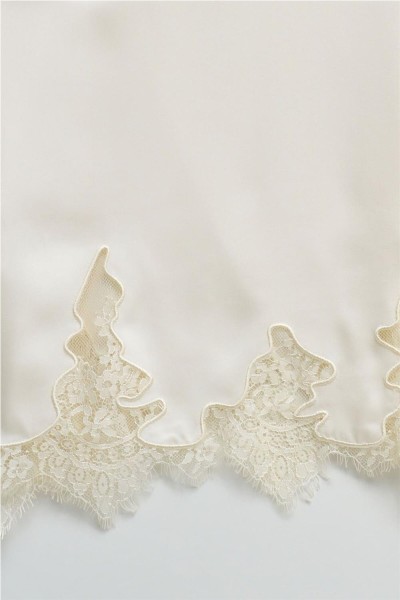 Top Salsa satinado con encaje