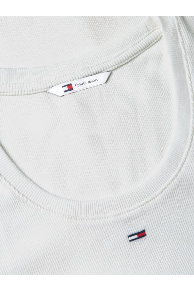 Camiseta Tommy Jeans slim acanalada de cuello redondo amplio