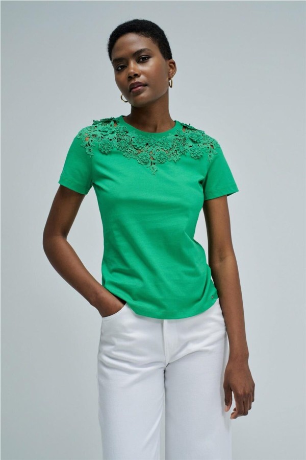 Camiseta salsa con apliques florales