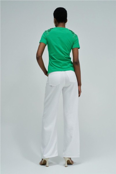 Camiseta salsa con apliques florales