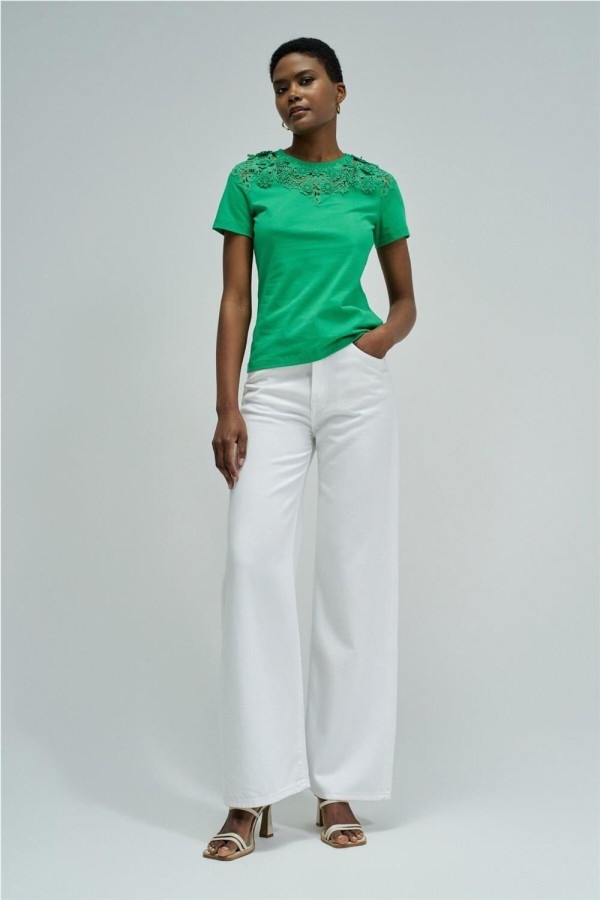 Camiseta salsa con apliques florales