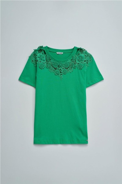 Camiseta salsa con apliques florales