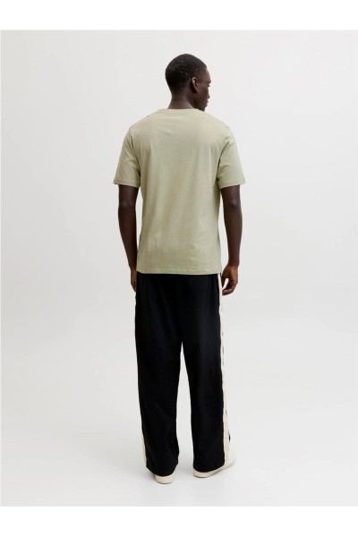 Camiseta Jack & Jones Carlos con logo en el pecho