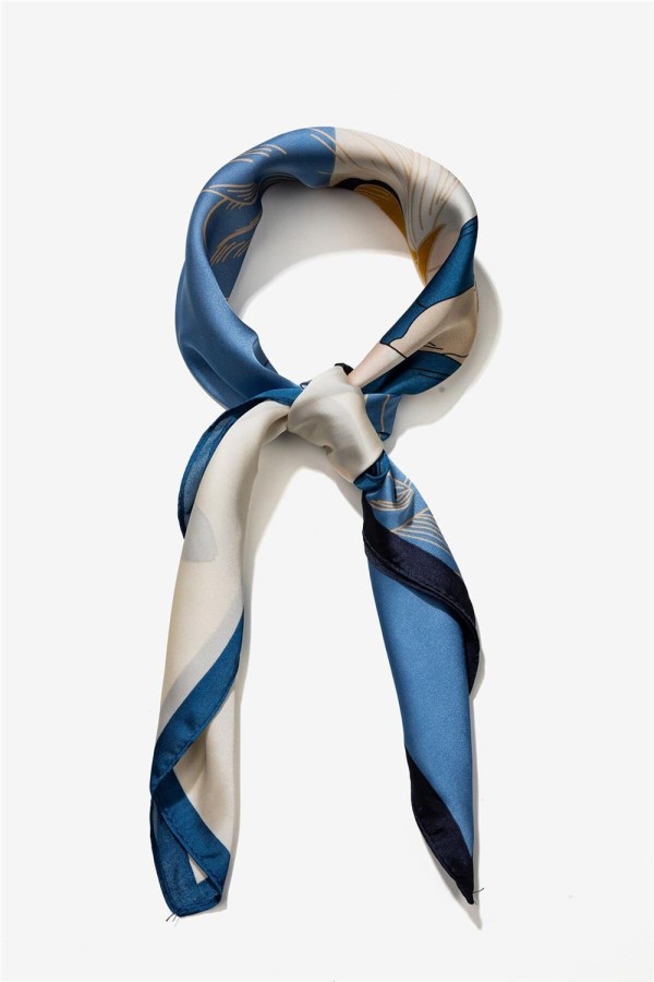 Pañuelo Tiffosi azul con flores grandes