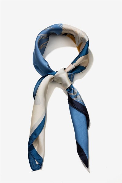 Pañuelo Tiffosi azul con flores grandes