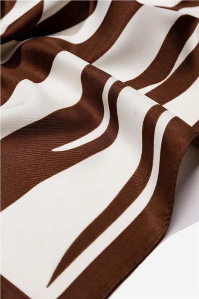 Pañuelo Tiffosi chocolate minimalista