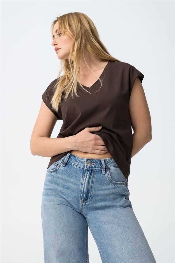 Camiseta Tiffosi básica escote pico 2