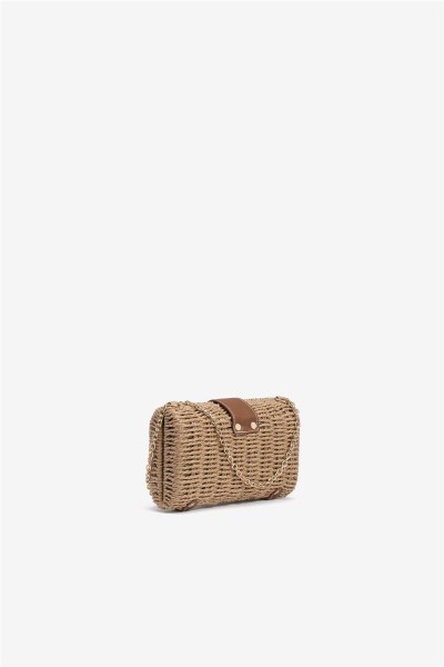 Clutch Tiffosi trenzada marrón