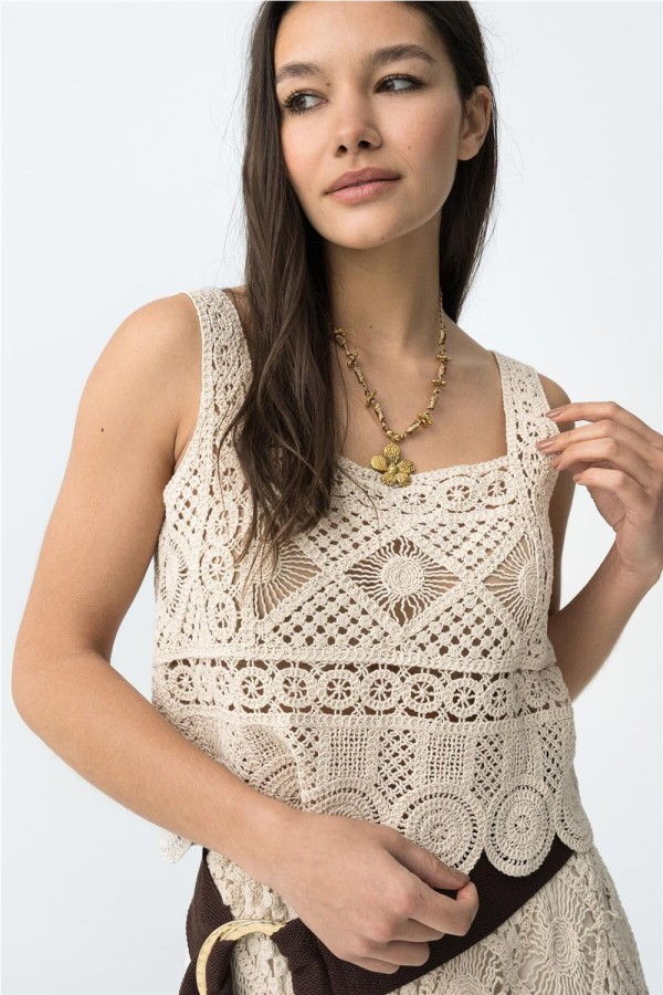 Top Tiffosi beige estilo crochet