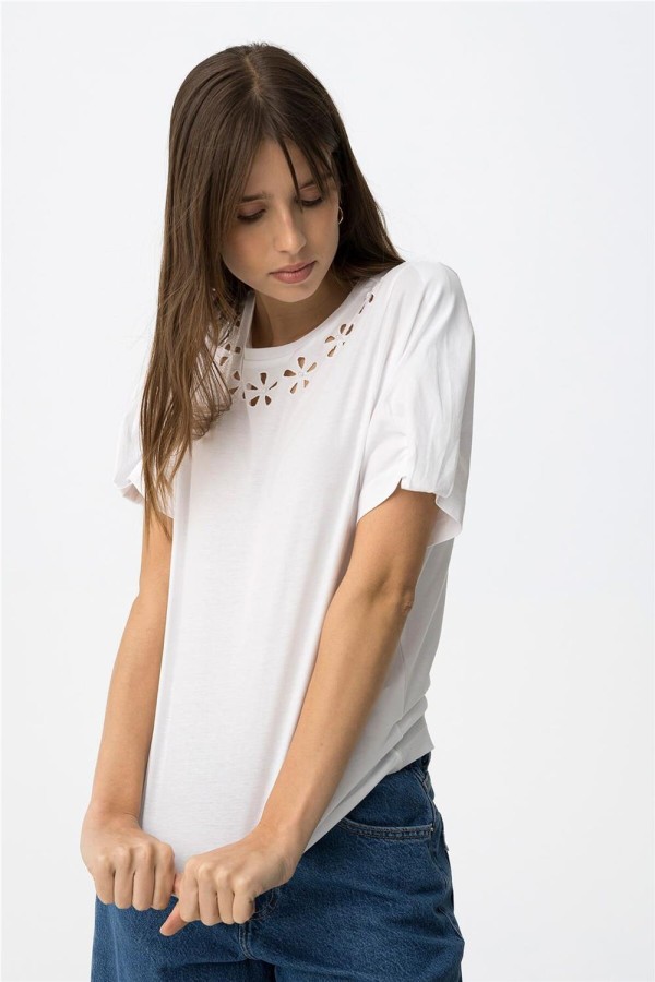 Camiseta Tiffosi con detalles florales 2