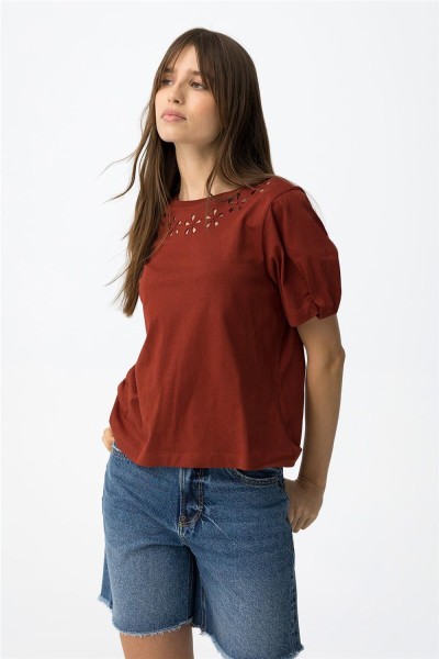 Camiseta Tiffosi con detalles florales