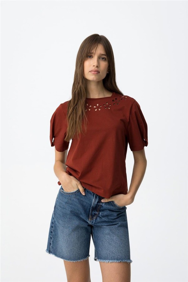 Camiseta Tiffosi con detalles florales