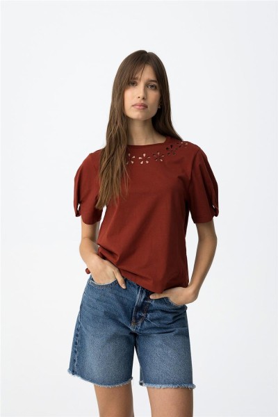 Camiseta Tiffosi con detalles florales