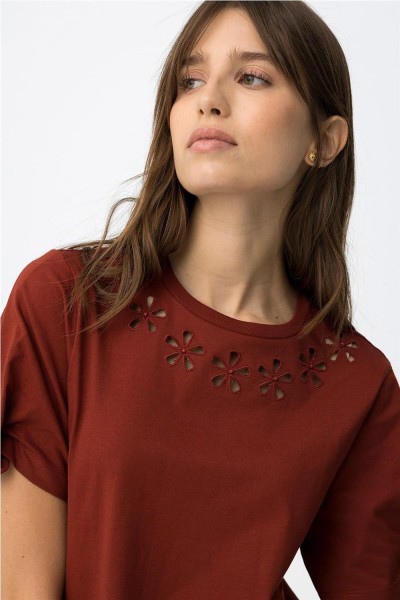 Camiseta Tiffosi con detalles florales