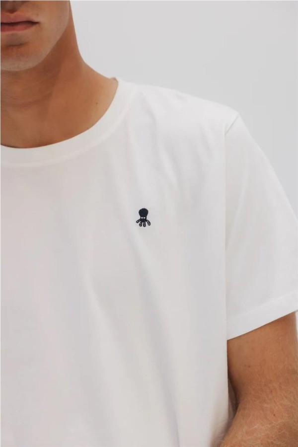Camiseta El Pulpo con logo bordado en contraste 2