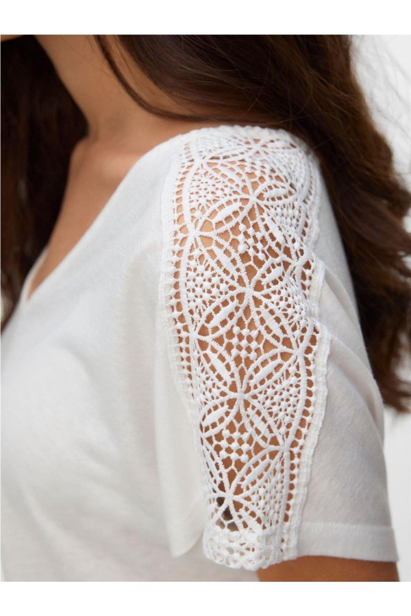 Camiseta Vero Moda Kelia escote pico 2