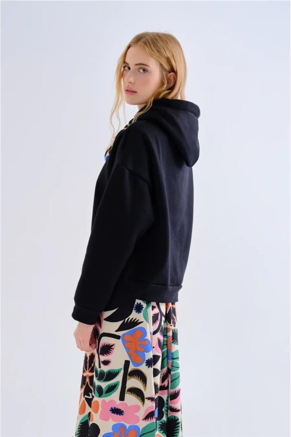 Sudadera Compañía Fantástica negra con lazada estampada... 2